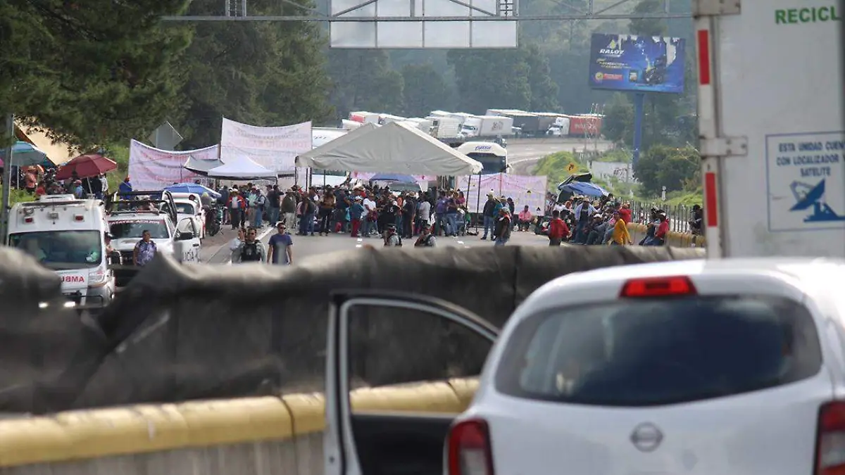 CAPUFE informó que continúa el bloqueo de la autopista y la federal México-Puebla